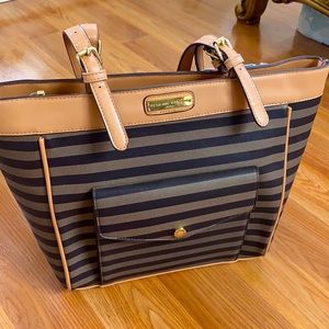 Adrienne vittadini bag